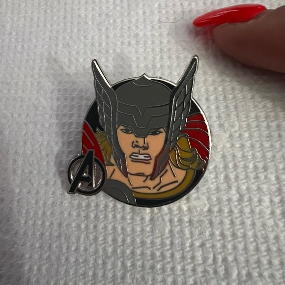 Disney Accessories - Disney Trading Pin  - Thor - Marvel Avengers Assemble